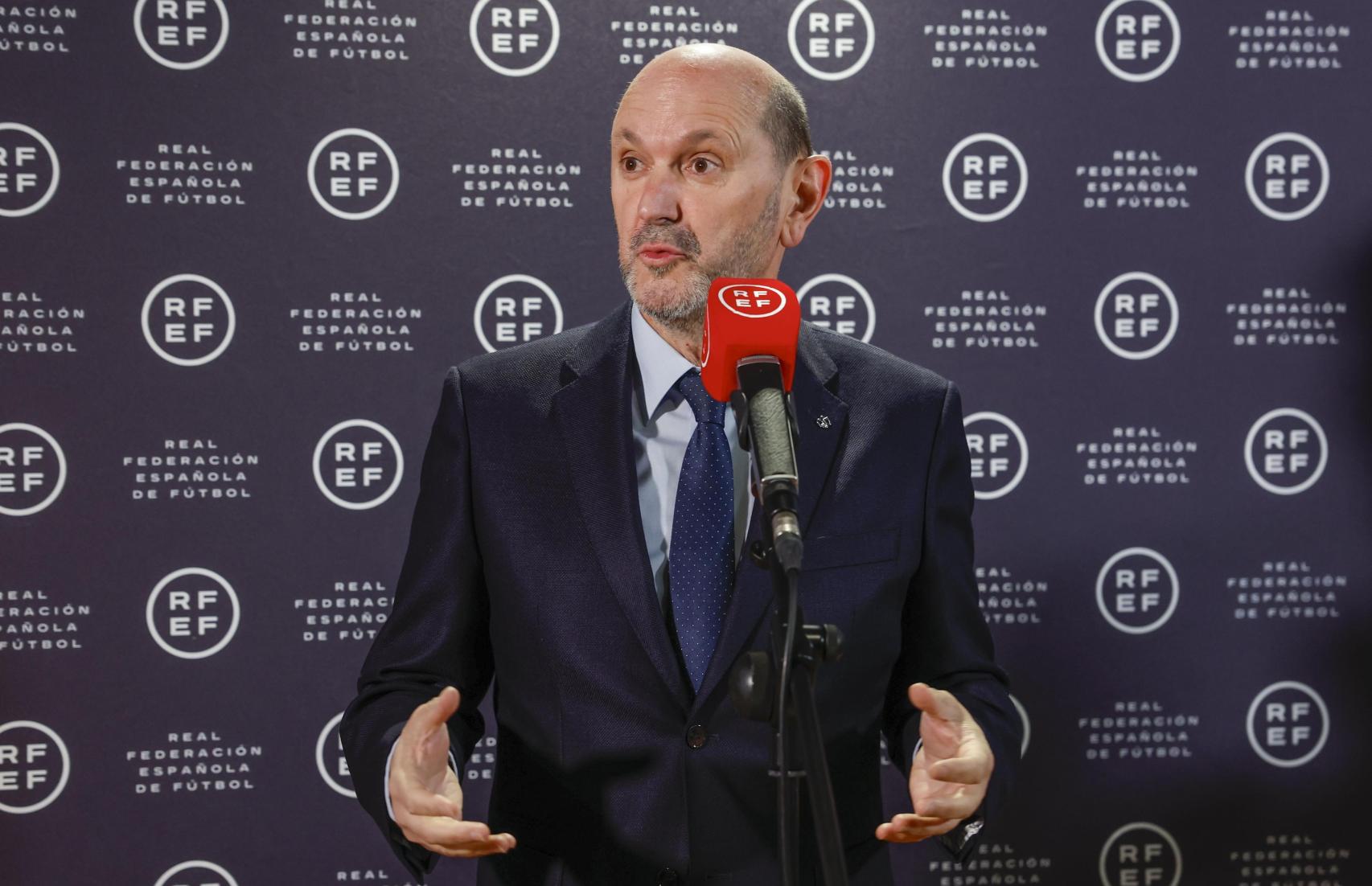 Rafael Louzán, en la reunión de la Real Federación Española de Fútbol (RFEF) con los clubes profesionales