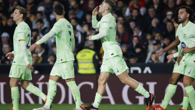 Fermín envía un beso a la grada tras marcar al Valencia