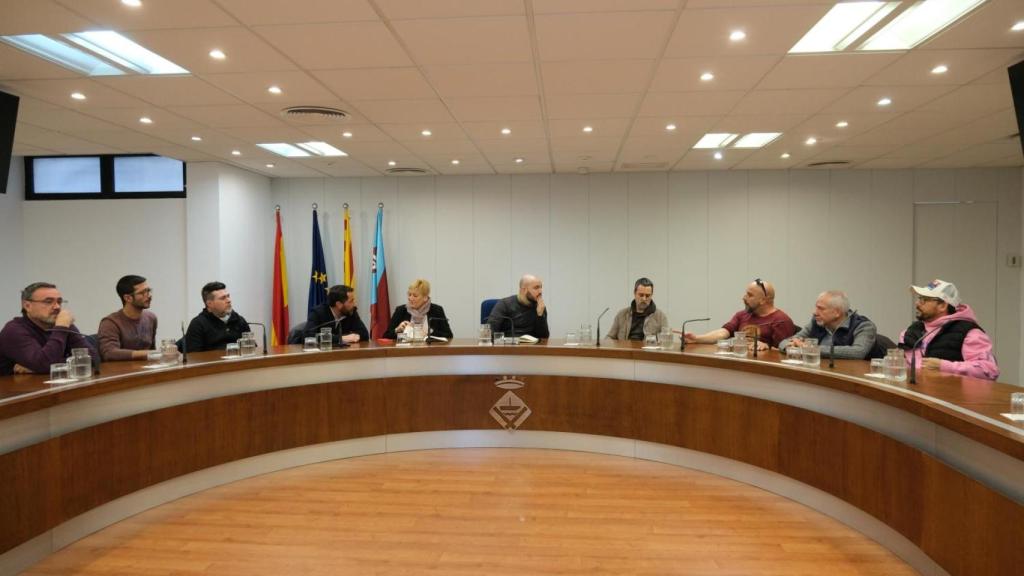 Imagen de la reunión de los Ayuntamientos de Castellbisbal y Sant Andreu de la Barca con el comité de empresa de Eurohueco