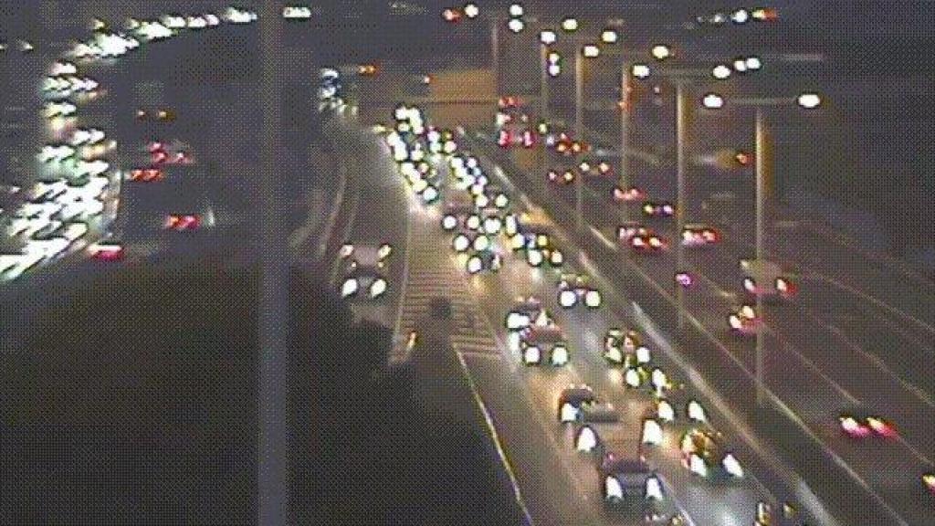 Retenciones en la B-20, en Sant Boi de Llobregat, este viernes