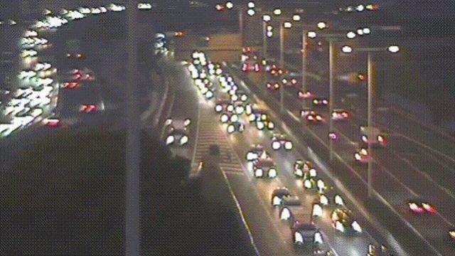 Retenciones en la B-20, en Sant Boi de Llobregat, este viernes