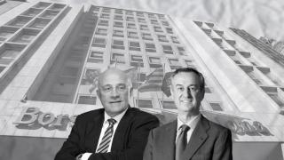 El presidente de Banco Sabadell, Josep Oliu (izq.), y el consejero delegado, César González-Bueno, con la Bolsa de Barcelona al fondo / CG