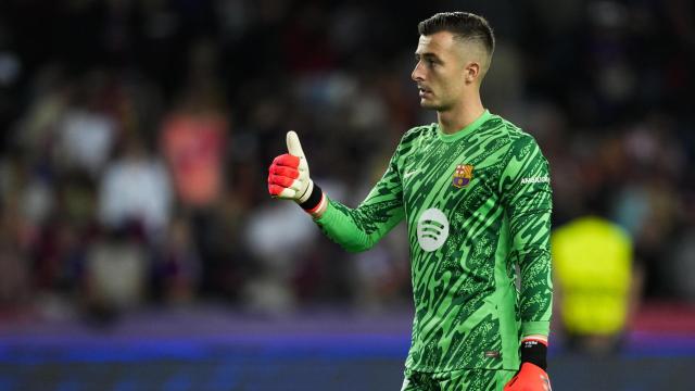 Iñaki Peña hace el gesto de 'OK' con el pulgar