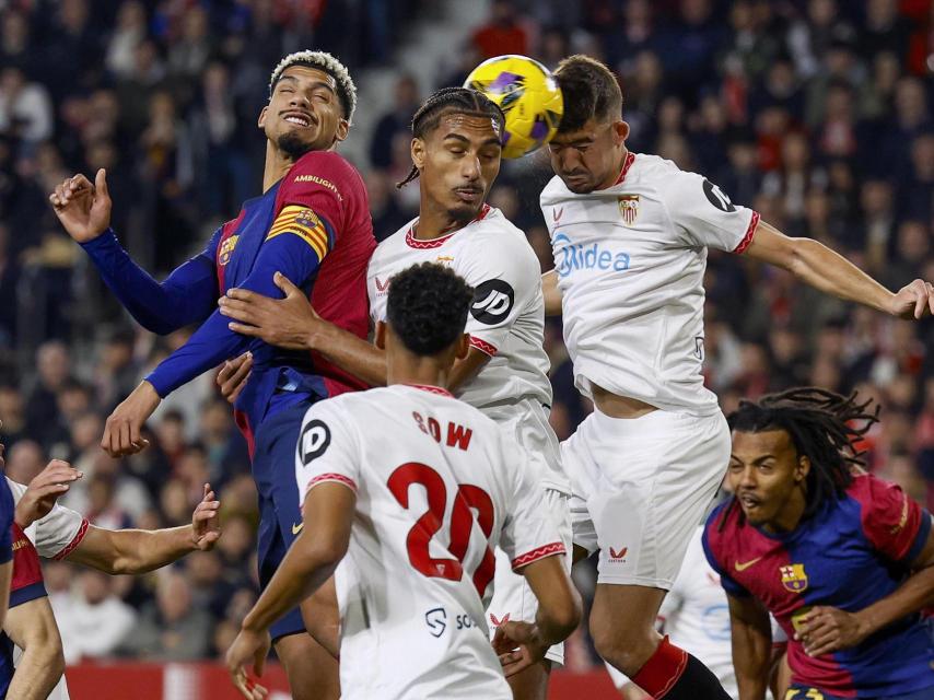 Araujo, contra el Sevilla