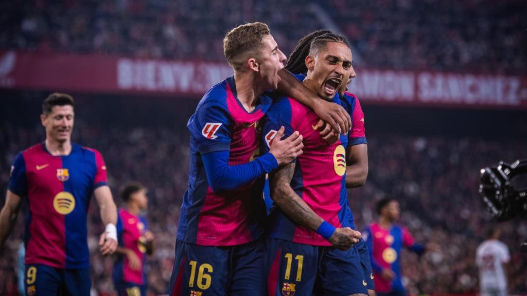 El grito de Raphinha tras marcar un gol en la victoria del Barça contra el Sevilla