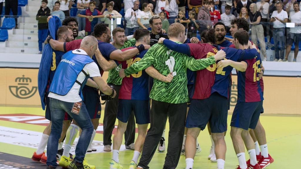 Los jugadores del Barça celebran la Copa de España