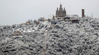El Tibidabo nevado en un día en el que el frío fue el protagonista