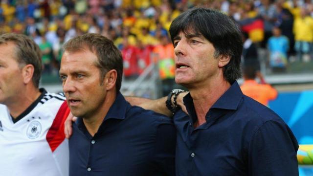 Hansi Flick y Joachim Low, durante un partido de Mundial de Brasil 2014
