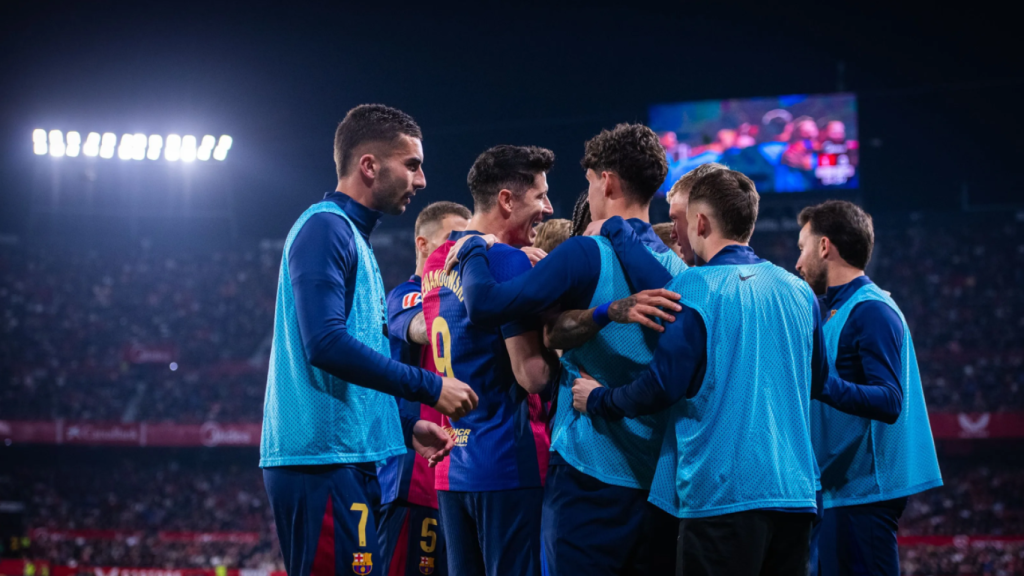 Los jugadores del Barça celebran un gol contra el Sevilla FC