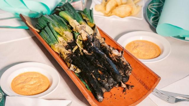 Calçots con salsa romesco
