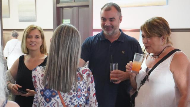 Imagen de archivo de Maise Balcells (primera por la izquierda) y Jordi Ballart