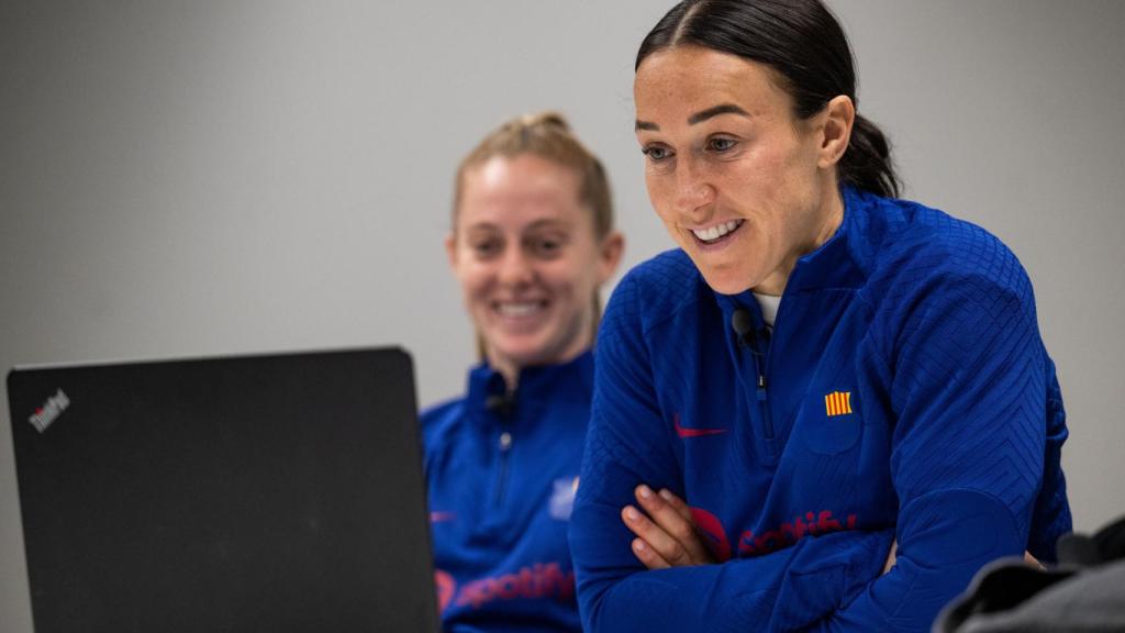 Lucy Bronze y Keira Walsh, durante su etapa como jugadoras del Barça Femenino