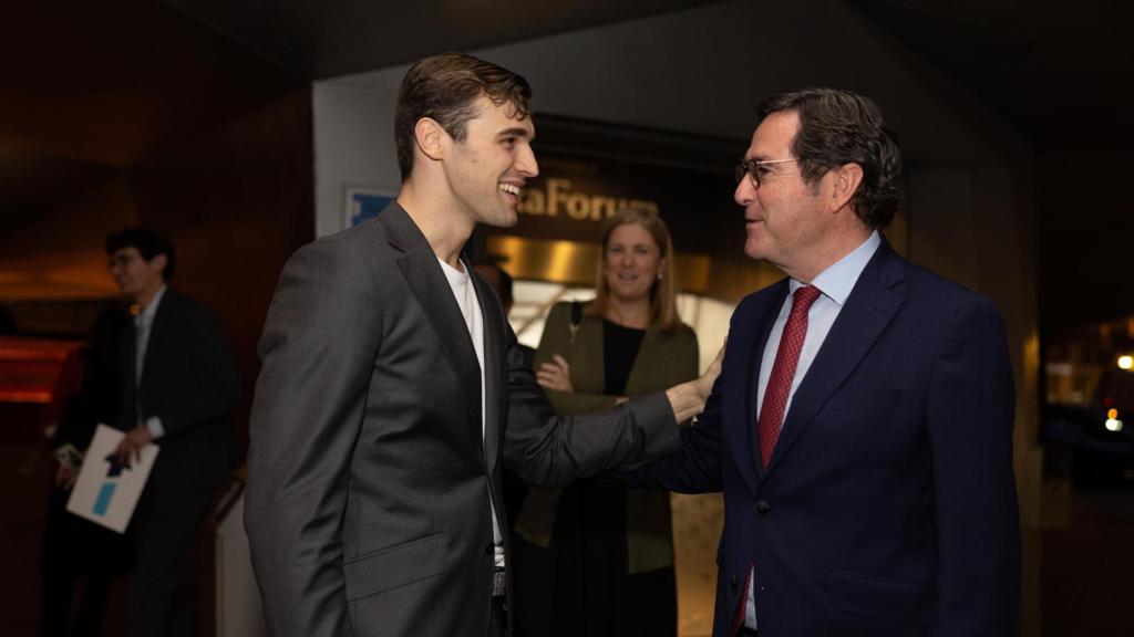 Tomàs Güell junto a Antonio Garamendi