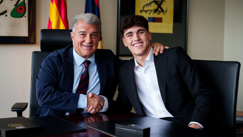 Joan Laporta i Pau Cubarsí celebren la renovació del canterà fins al 2029