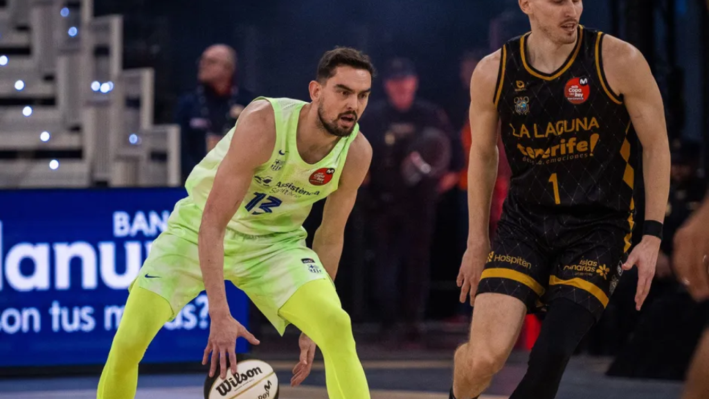 Satoransky bota el balón en los cuartos de final de la Copa contra Tenerife