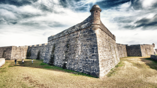 Así es el castillo militar más grande de Europa, el castillo de Sant Ferram