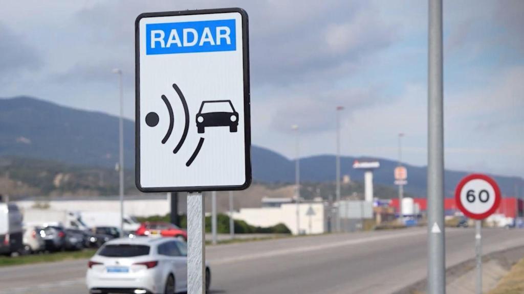 La señal del radar que más multas pone de Cataluña, ubicado en la N-II a su paso por La Jonquera