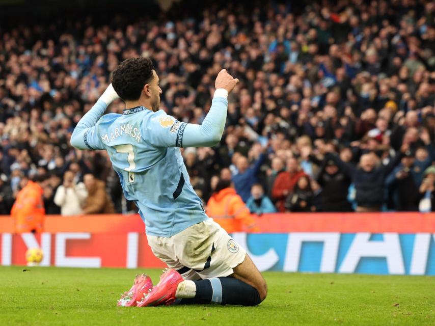 Omar Marmoush celebra el seu hat-trick contra el Newcastle a la Premier League