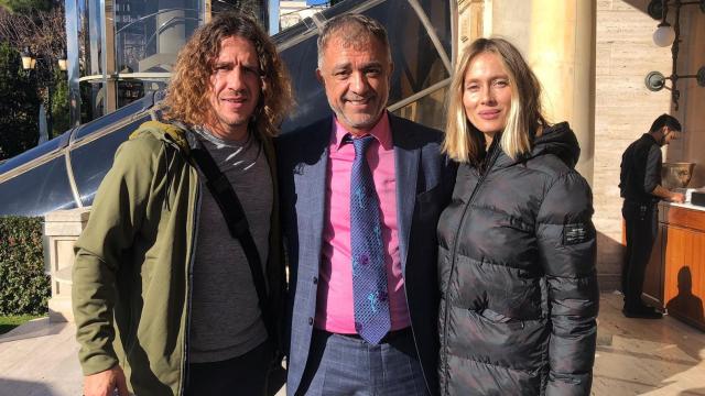 Bayram Tutumlu, en Roses junto a Carles Puyol y Vanessa Lorenzo