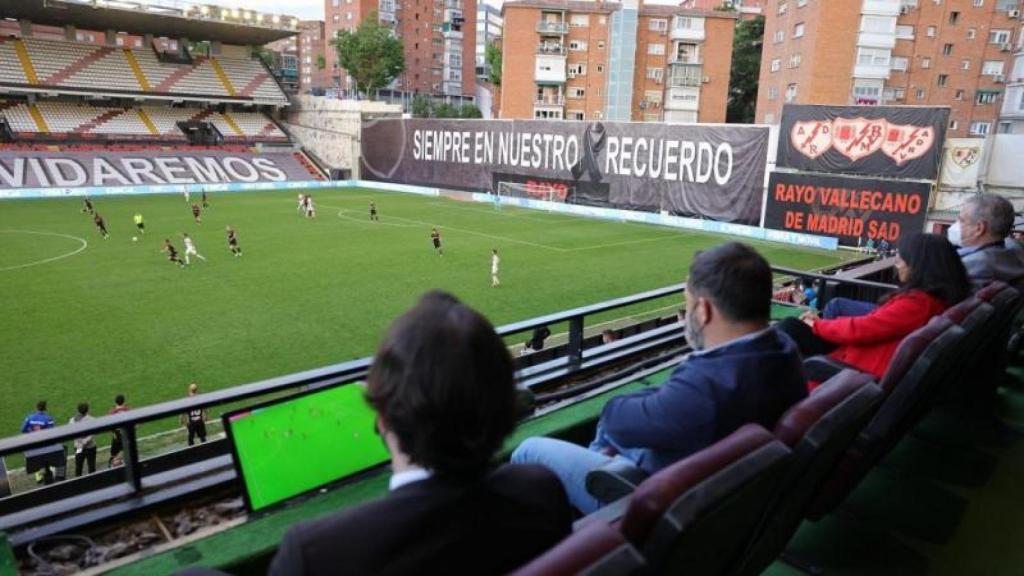 Martín Presas, con Santiago Abascal y Rocío Monasterio, en Vallecas