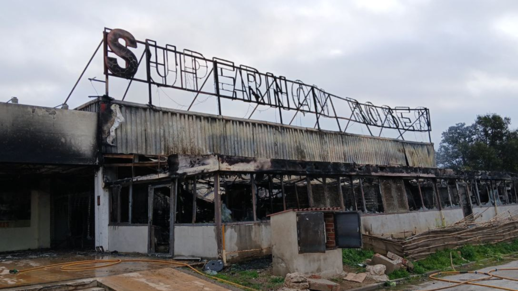 Bazar quemado en Roses