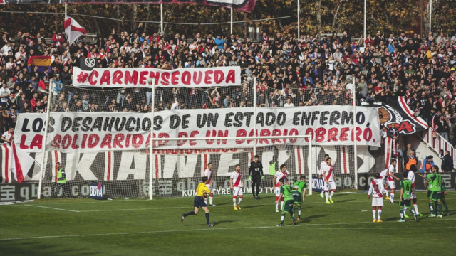 Afición del Rayo en Vallecas