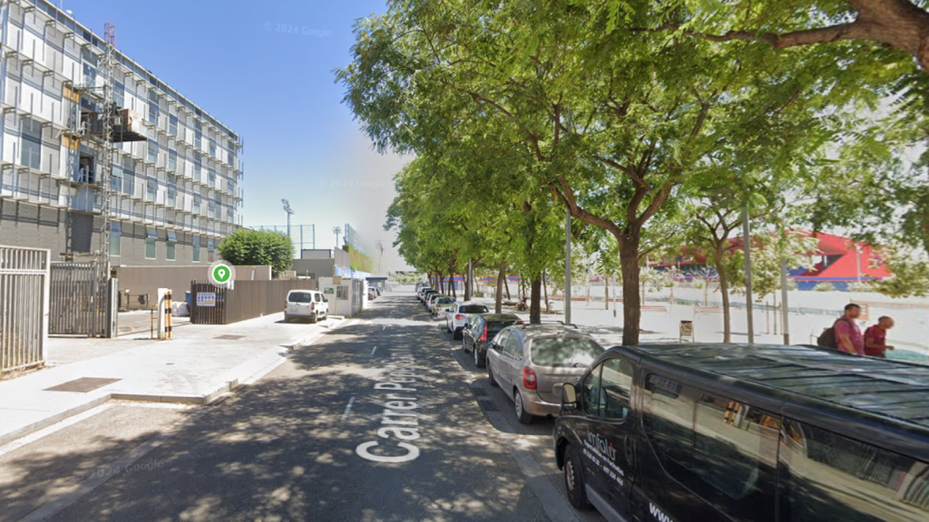 Calle Pepe Samitier, aledaña a la Ciutat Esportiva del Barça en Sant Joan Despí