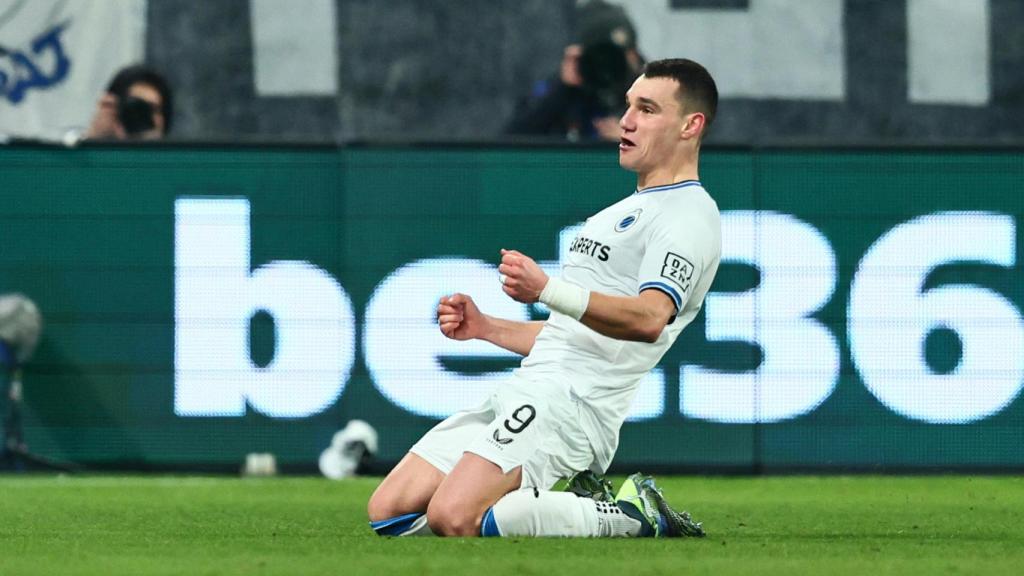 Ferran Jutglà celebra eufórico su gol contra la Atalanta en la vuelta del 'playoff' de Champions League