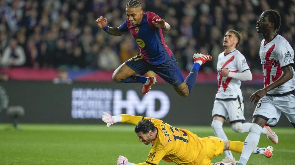 Raphinha evita el porter del Rayo