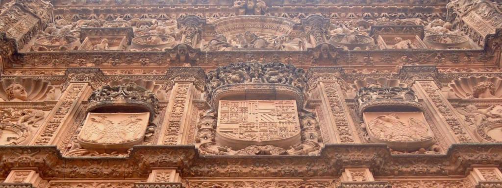 Escudos de la fachada plateresca de la Universidad de Salamanca