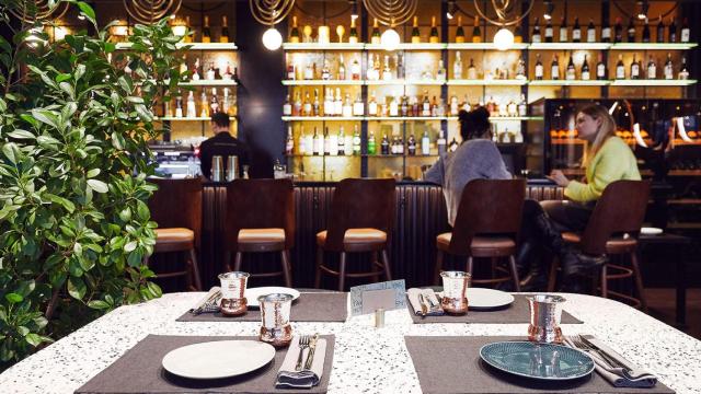 Imagen de platos preparados para servir en un restaurante