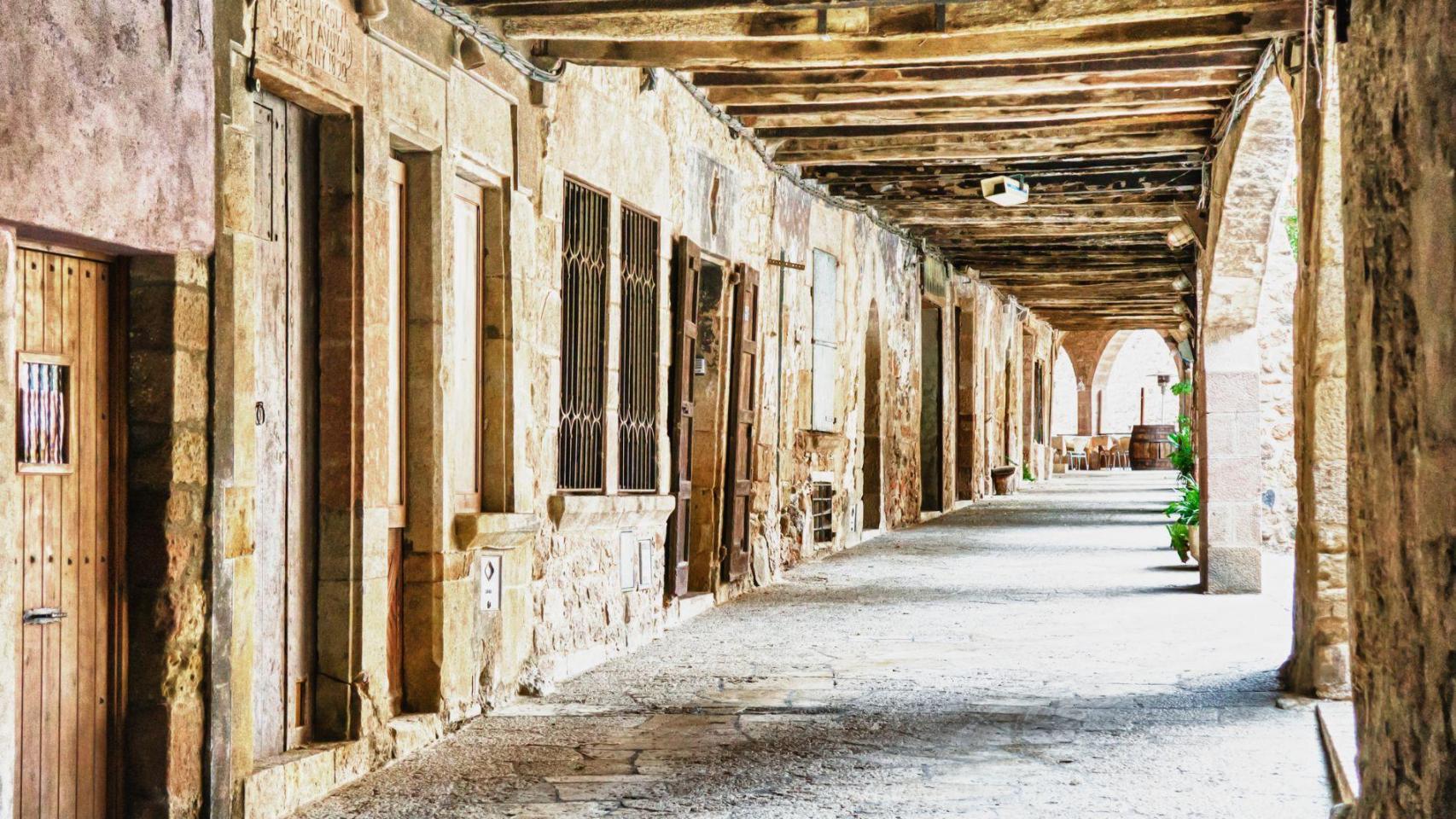 El pueblo medieval rodeado de volcanes, Santa Pau