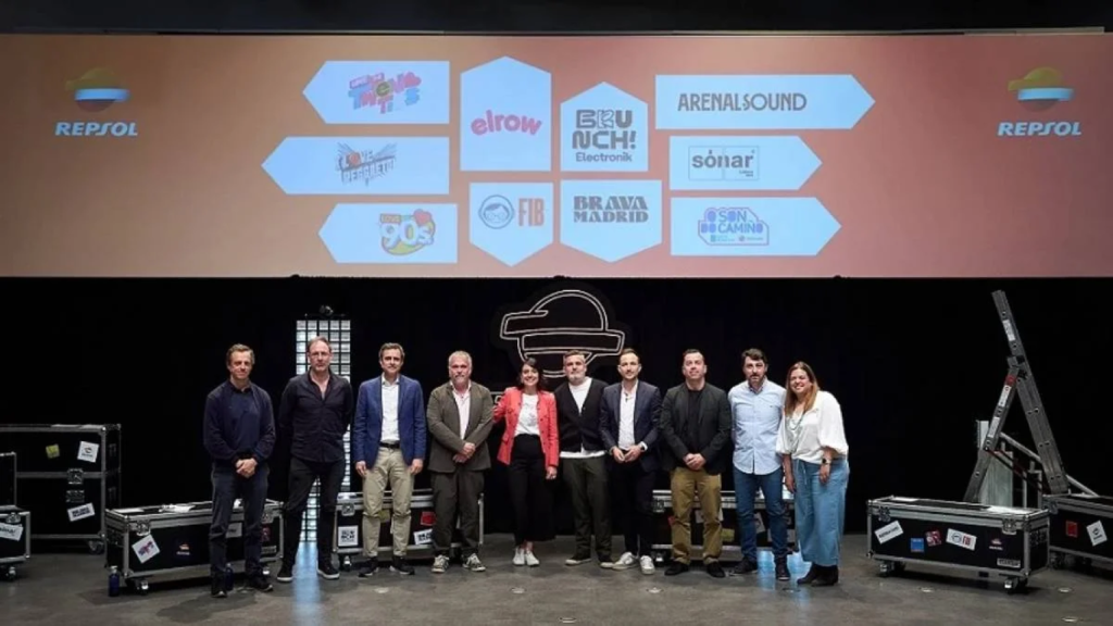 François Jozic, fundador de Brunch Electronik, (2i), en una presentación con Forbes