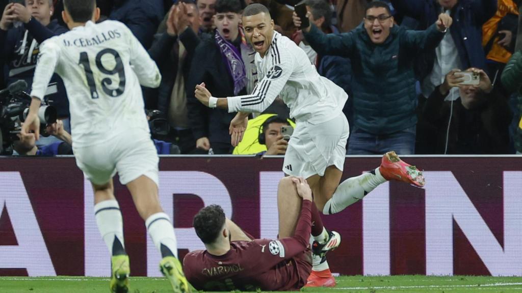 Mbappé festeja su gol anotado contra el Manchester City en el Bernabéu