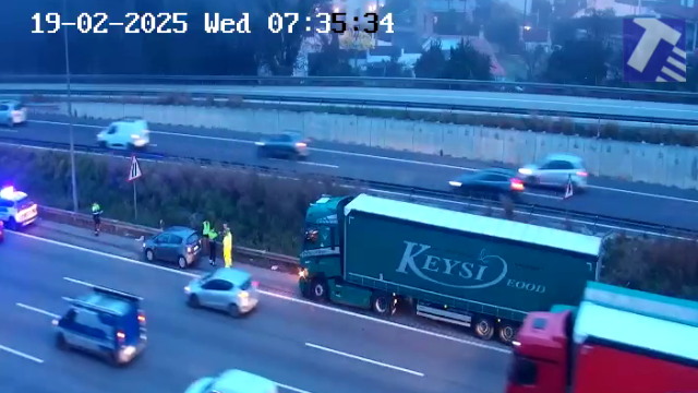 Imagen del vehículo accidentado este miércoles, 19 de febrero, en la AP-7