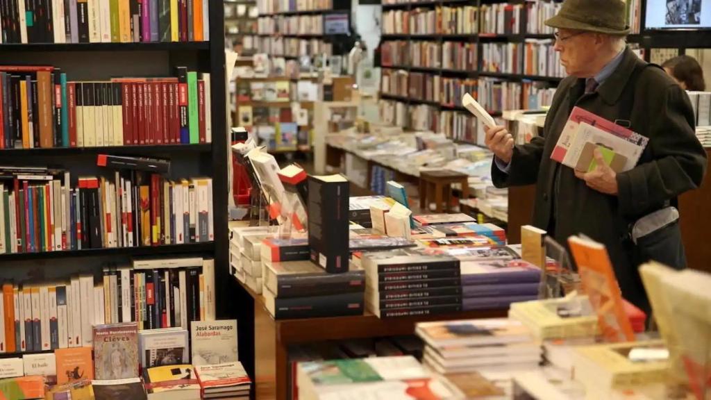 Un cliente en la librería Central