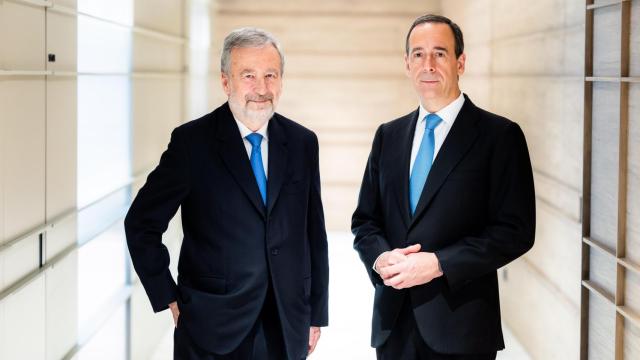 El presidente de Caixabank, Tomás Muniesa (izq.), y el consejero delegado, Gonzalo Gortázar / CAIXABANK