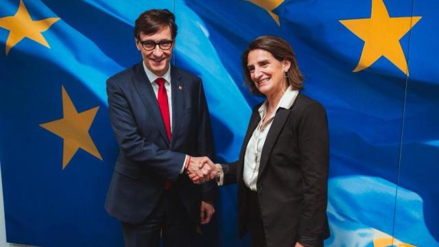 El presidente de la Generalitat, Salvador Illa, y la vicepresidenta ejecutiva de la Comisión Europea, Teresa Ribera, en Bruselas