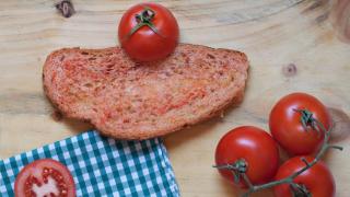Ni por receta ni por originalidad culinaria: el origen del 'pa amb tomàquet' nació de la necesidad del siglo XIX