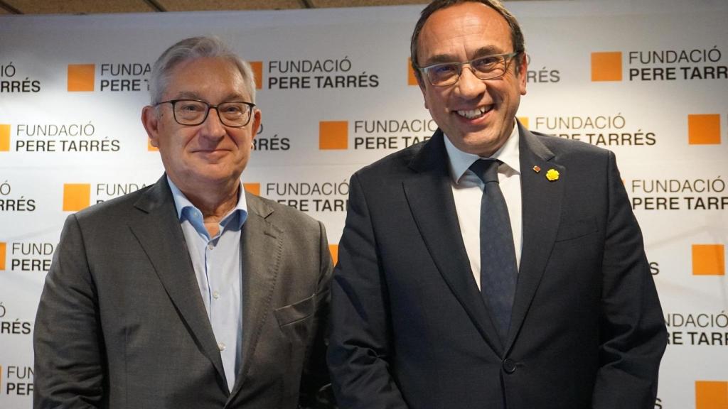Josep Oriol, director de la Fundació Pere Tarrés, y Josep Rull, presidente del Parlament, este jueves.