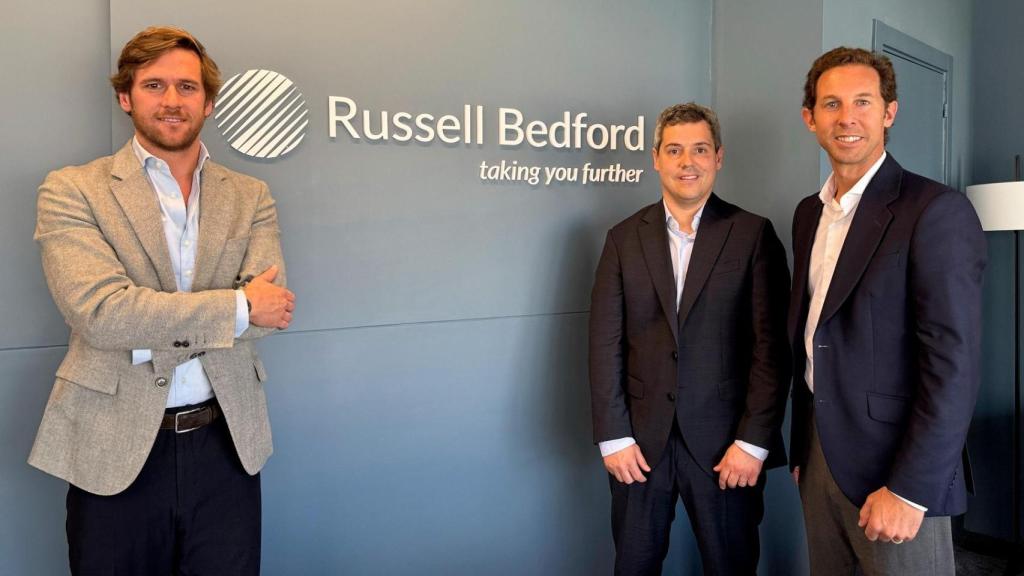 Imagen de Yannis Suárez, nuevo directivo de Russell Bedford en Barcelona, en el centro de la imagen