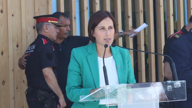 Míriam Lanero, alcaldesa de La Jonquera, durante la inauguración de la comisaría de los Mossos d'Esquadra en julio de 2024