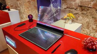 Pantalla transparente de un portátil Lenovo