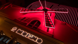 Imagen de la fachada de El Molino, teatro de variedades en el Paral·lel de Barcelona