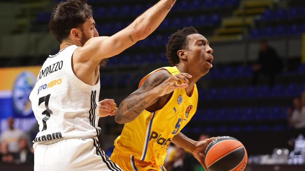 Saben Lee, en una jugada contra Facundo Campazzo