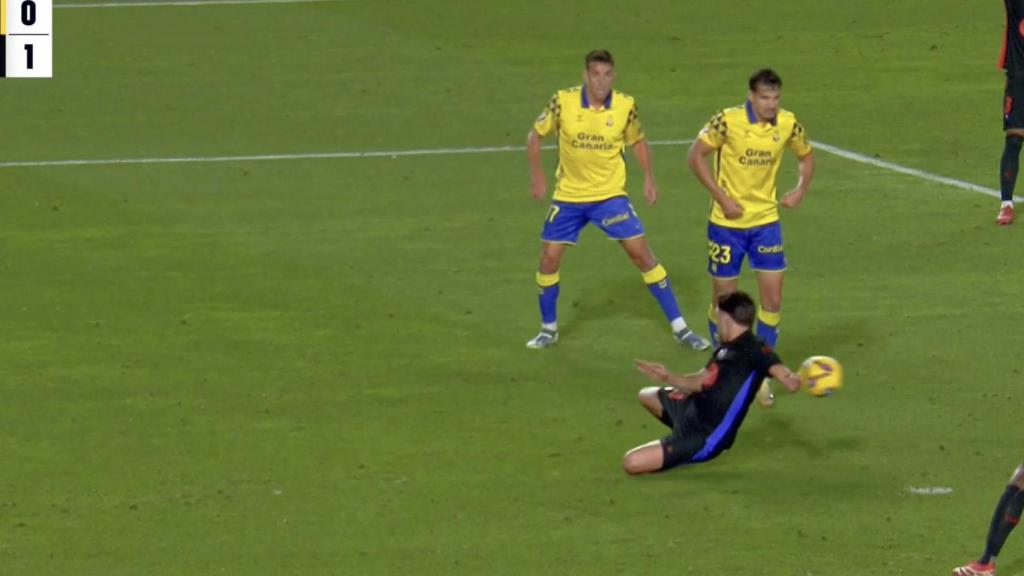 La mà d'Éric García en el partit contra la UD Las Palmas