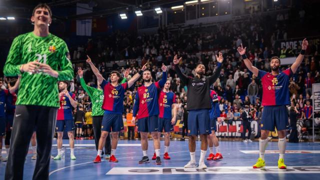 El Barça de balonmano, dirigido por Carlos Ortega, festeja un triunfo en el Palau Blaugrana