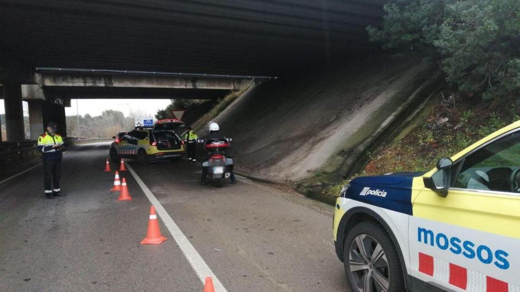 Imagen de agentes de los Mossos d'Esquadra durante el dispositivo para reducir la siniestralidad motera