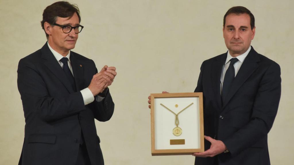 El presidente de la Generalitat, Salvador Illa, y el presidente y CEO de Mango, Toni Ruiz