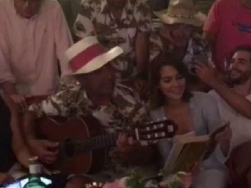 El 'mayor' de los Mossos d'Esquadra, Josep Lluís Trapero, en casa de Rahola en 2016